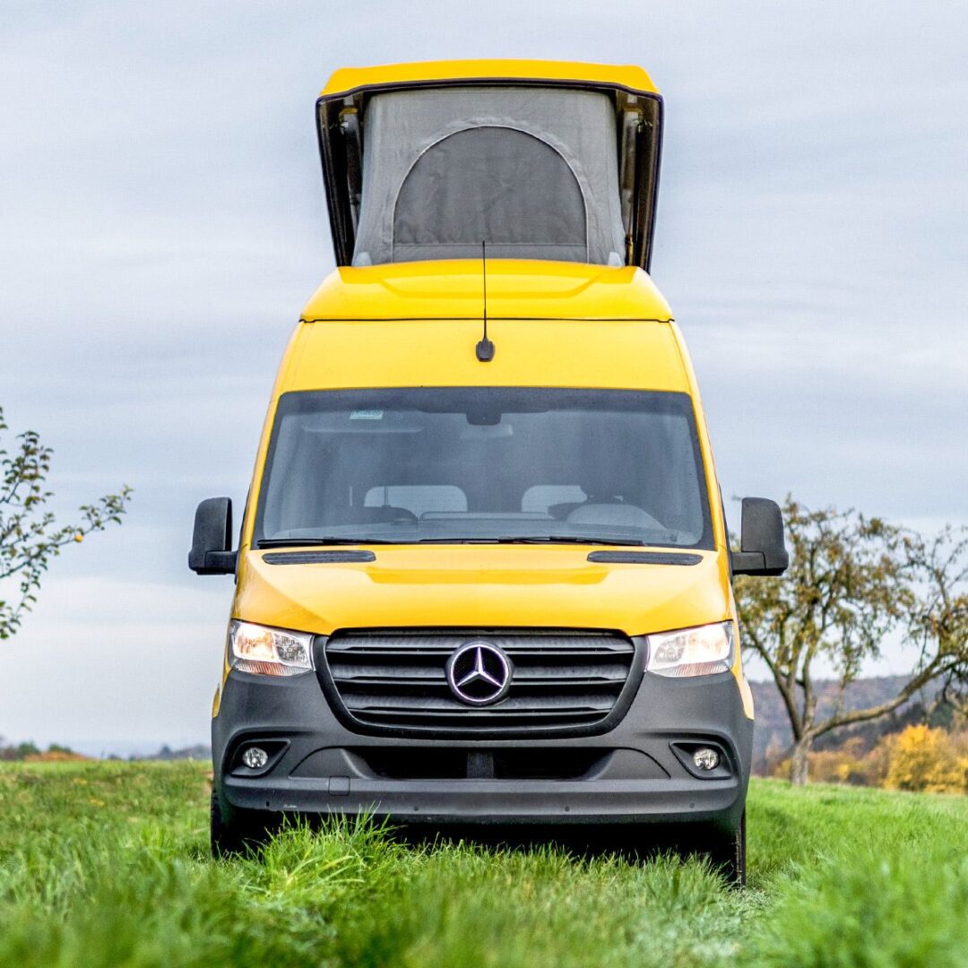 aufstelldach-schlafdach-mercedes-benz-sprinter-lackiert-front_1920x1920